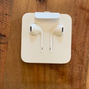 Apple ear buds